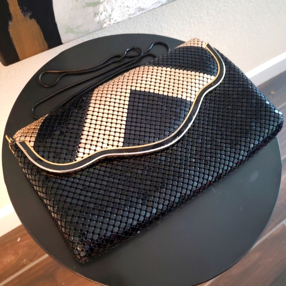 VINTAGE Gold & Black Chainmail Metal Mesh Purse with Snake Shoulder Strap - Picture 1 of 9